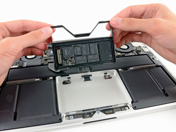 4-demontage-macbook-pro-13 4 demontage macbook pro 13 MacBook Pro 13 Retina 2012 : Démontage en Images
