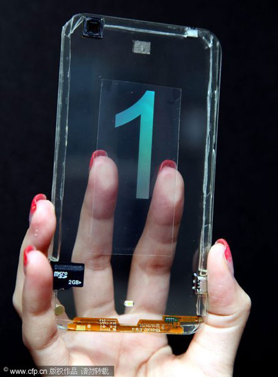 2-Polytron-Technologies-Transparent-Smartphone 2 Polytron Technologies Transparent Smartphone Polytron Technologies : 1er Smartphone Entièrement Transparent (images)