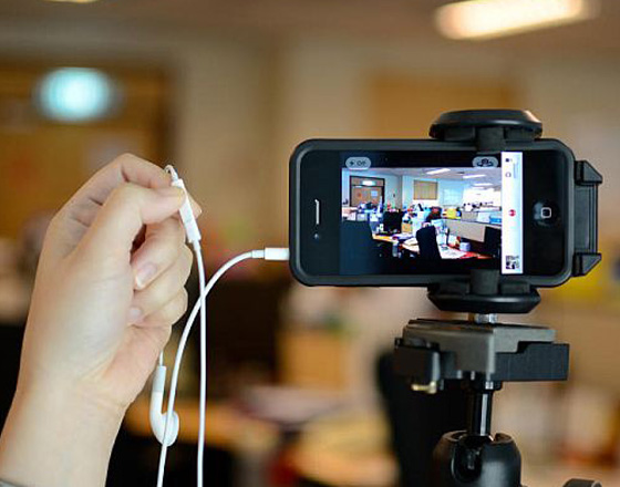 remote-snapshot-headphone-iphone-1