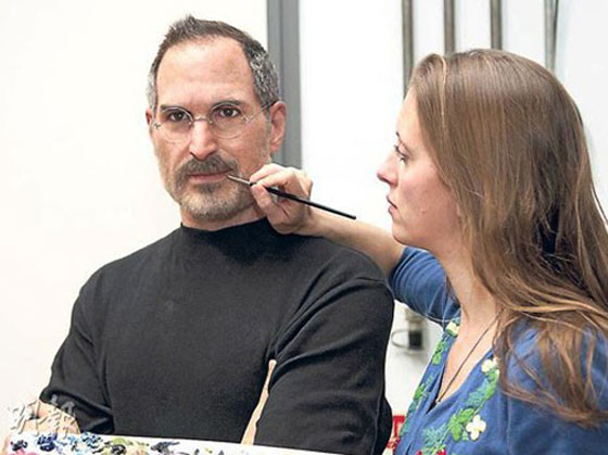 Statue en Cire Hyper Realiste de Steve Jobs Exposée à Hong Kong (images)