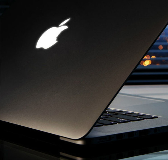 MacBook Pro Retina avec Logo Steve Jobs à 12000 $ (images)