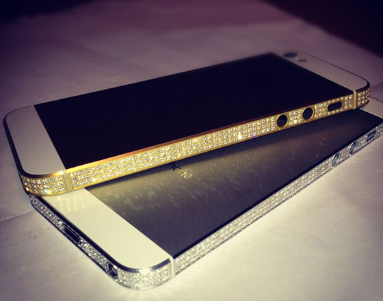 iPhone 5 en Or et Diamants à 24.000 $ signé Amosu