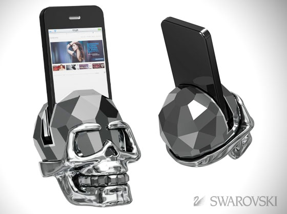 2-N-The-Skull-iPhone-Dock-Tete-de-Mort-Cristal-Swarovski N The Skull iPhone : Dock Tete de Mort en Cristal de Swarovski à 900 € (images)