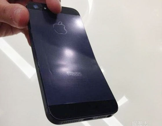Insolite : Evitez de vous Assoir sur votre iPhone 5 (images)