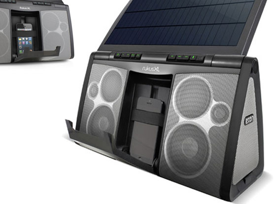 2-iPhone-Eton-Rugged-Rukus-XL Eton Rugged Rukus XL : BoomBox et Enceintes Bluetooth Solaire iPhone (images)