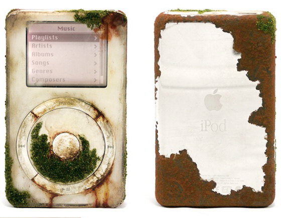 3-Maico-Akiba-iPhone-iPod-Mighty-Mouse-100-ans 100 Years Later par Maico Akiba