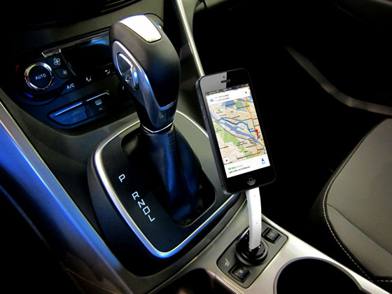 The Trunk iPhone 5 : Cable Rigide Lightning USB Multifonction (images)