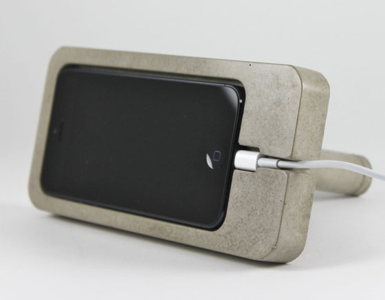 2-Support-Concrete-Dock-iPhone-5-Beton-Zeitgeist-Factory-(images)