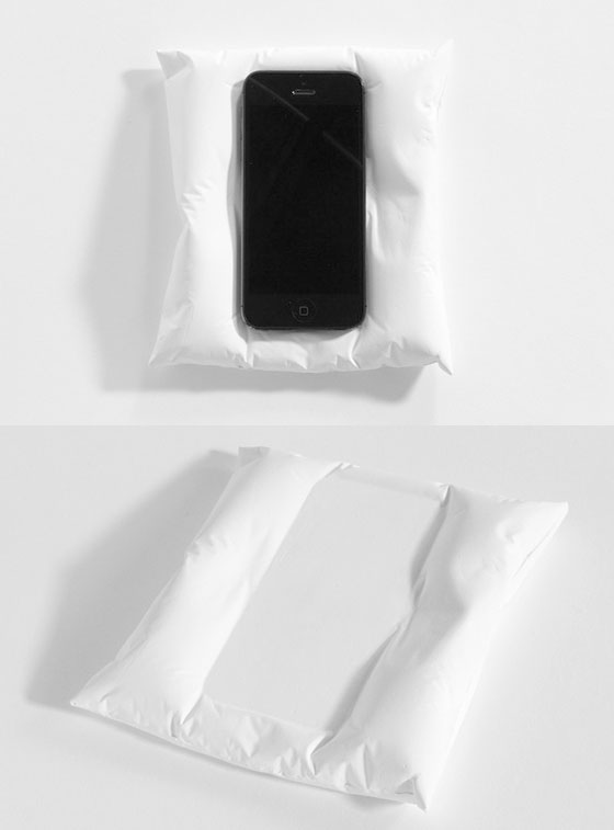 Snarkitecture-Pillow-Dock-Oreiller-Platre-iPhone-5-2
