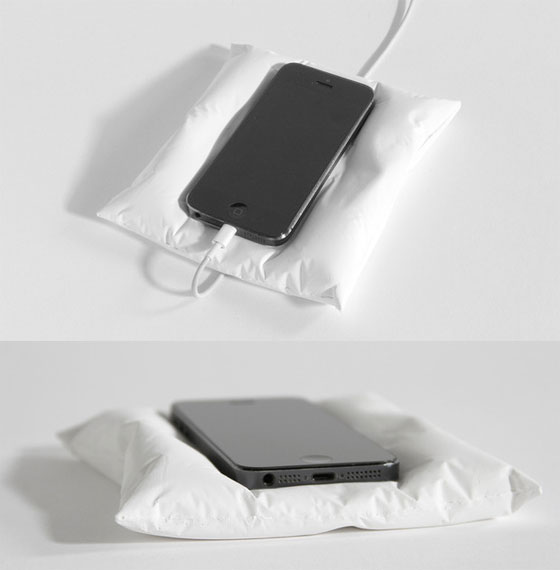 Snarkitecture-Pillow-Dock-Oreiller-Platre-iPhone-5-3