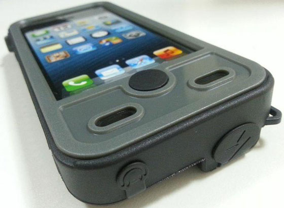 Ibattz-Mojo-Refuel-Aqua-iPhone-Protection-Etanche-Batterie-4