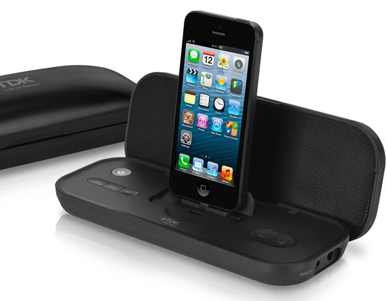 TDK-Life-on-Record-iPhone-Dock-Reveil-Lightning-Voyage-1