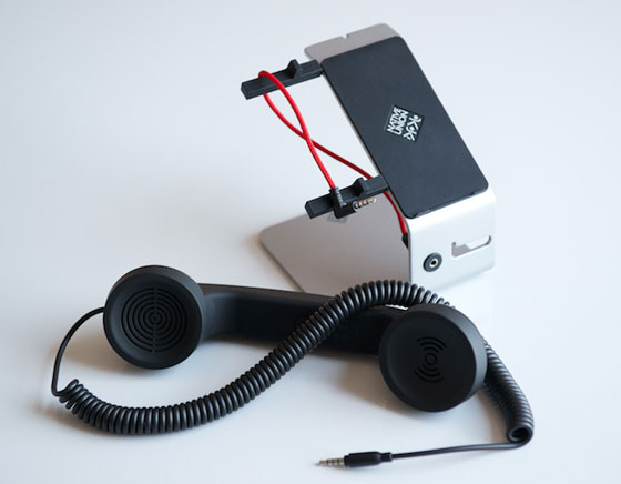 Native-Union-POP-Desk-iPhone-2