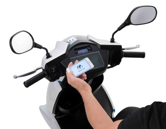 Terra-Motors-A4000i-Scooter-iPhone-1