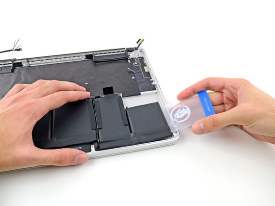 Demontage-iFixit-MacBook-Pro-Retina-2013-13-15-Pouces-3