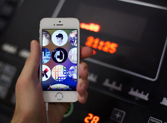 Listen-iPhone-Lecteur-Musical-Gestuel-Visuel-2