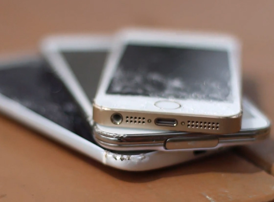 HTC-One-M8-vs-Galaxy-S5-iPhone-5s-Crash-Test-Resistance-3