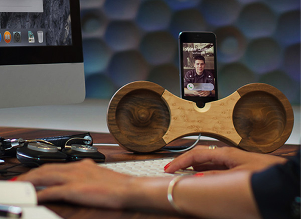 Eight-iPhone-Amplificateur-Audio-Bois-1