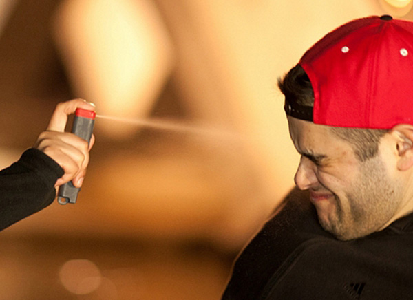 The-Defender-iPhone-Spray-Auto-Defense-2