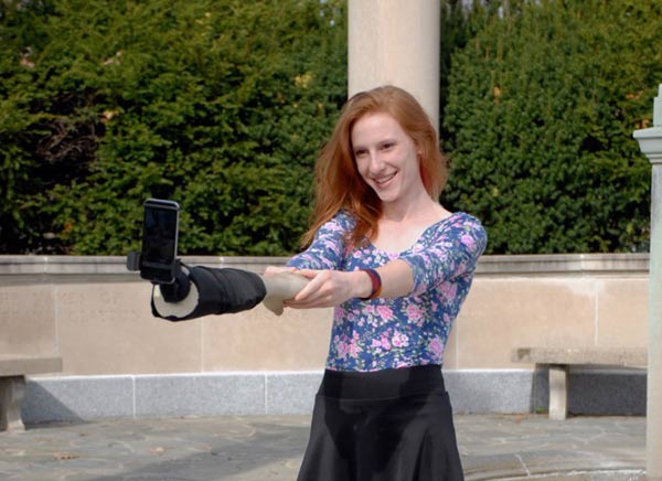 perche-selfies-arm-bras-coupe-iphone-smartphone-3
