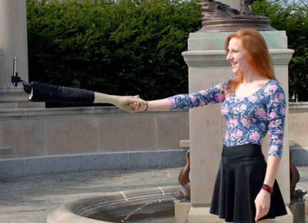 perche-selfies-arm-bras-coupe-iphone-smartphone-4