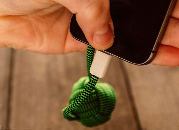 bold-knot-batterie-appoint-iphone-2