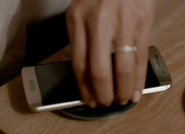 iphone-6-vs-galaxy-s6-edge-pub-samsung-2