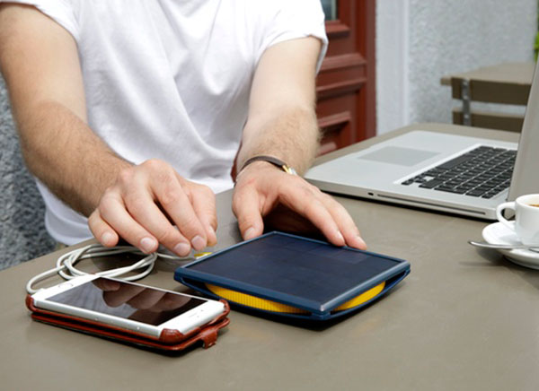 olafur-little-sun-charge-chargeur-solaire-smartphone-3