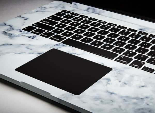 colorware-macbook-pro-marble-marbre-personnalisation-2