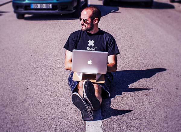 fhold-support-macbook-portable-carton-1
