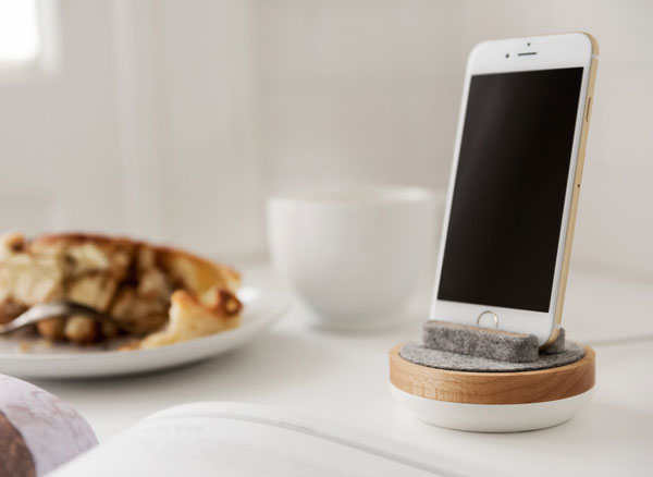 spool-dock-bois-laine-iphone-smartphone-1