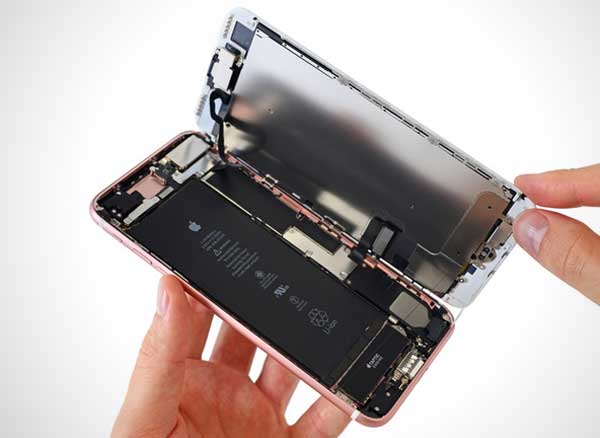 iphone-7-plus-demontage-test-resistance-video-2