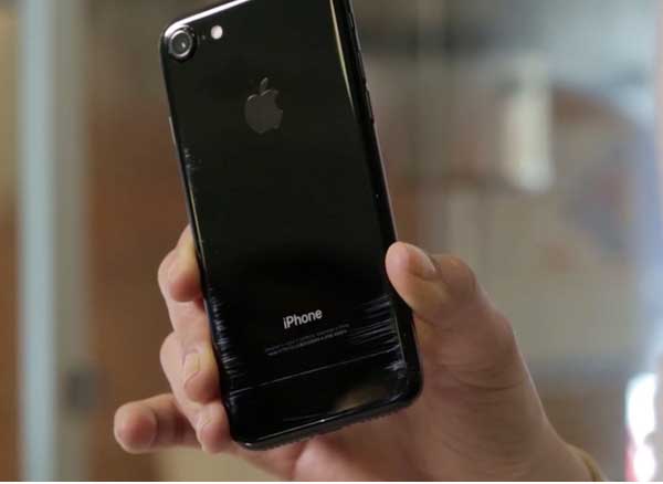 iphone-7-plus-scratch-test-rayures-1