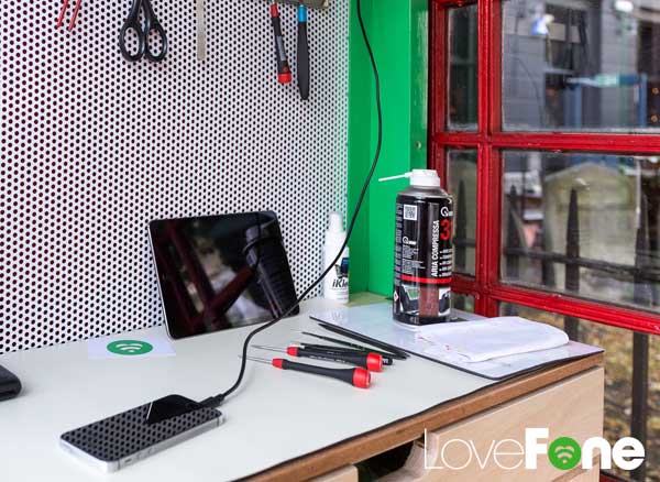 lovefone-cabine-telephonique-reparation-iphone-ipad-3