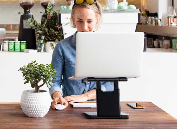 tiny-tower-laptop-stand-support-macbook-3