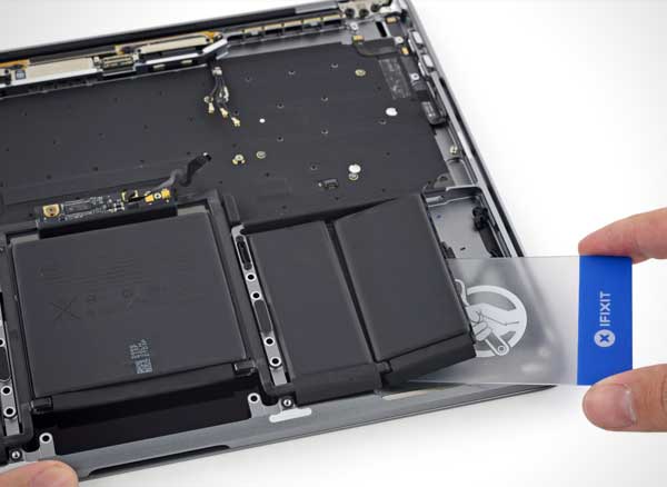 ifixit-demontage-macbook-pro-touch-bar-3