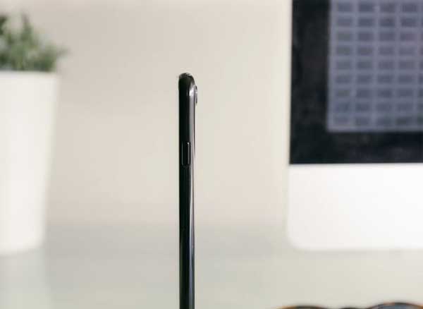 coque protection iphone 7 jet black noir jais 4 - Cette Coque Transforme l'iPhone 7 en Noir de Jais (images)