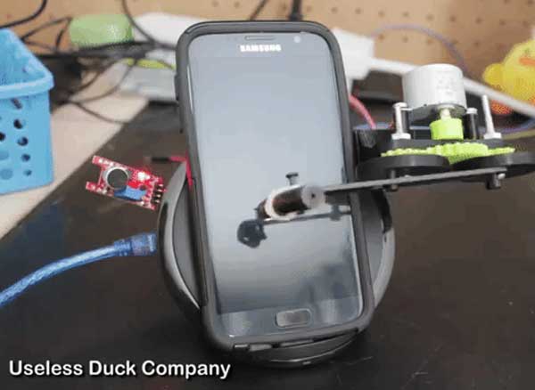 doigt robot smartphone alarme