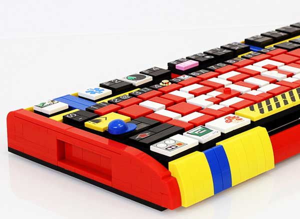 clavier mecanique lego jkbrickworks mac pc 1 - Et si vous offriez un Vrai Clavier en LEGO à votre Mac ?! (video)